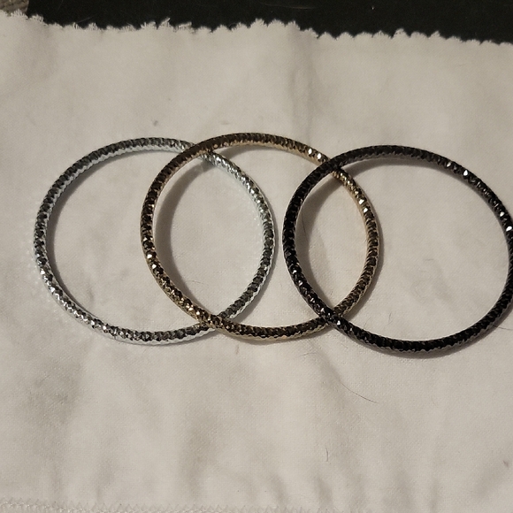 Source Unknown Jewelry - Source Unknown Metallic Textured Bangle Bracelet Set - Silver, Gold, Black